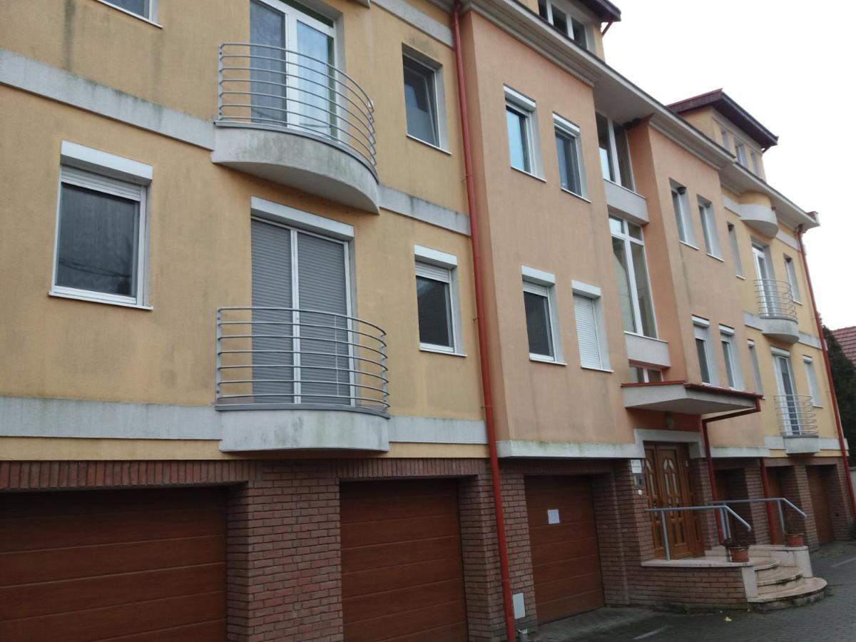 Elizabet Apartman a belvárosban Szarvas Exterior foto